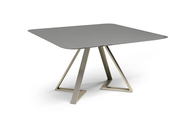 Mesa Zaki Quadrada